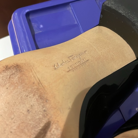 Salvatore Ferragamo Peep Toe Heels - Size 8.5 - Picture 11 of 15